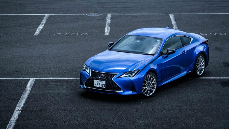  Lexus RC300h 2018 года  (JP) (фото 1 из 11)